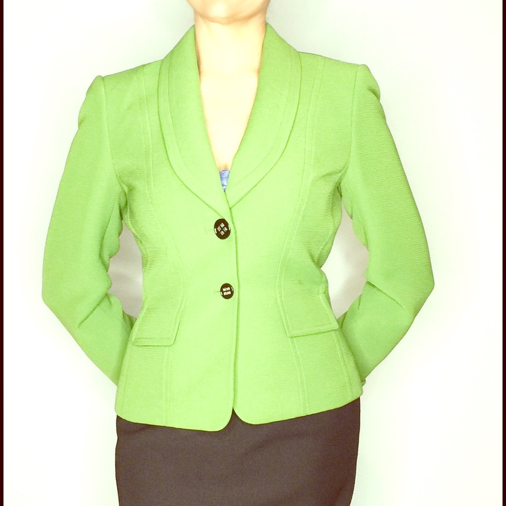 Ladies Tahari skirt suit