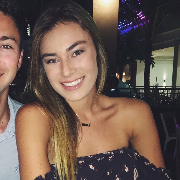 Meet your Posher, Laura - Picture 1 of 1