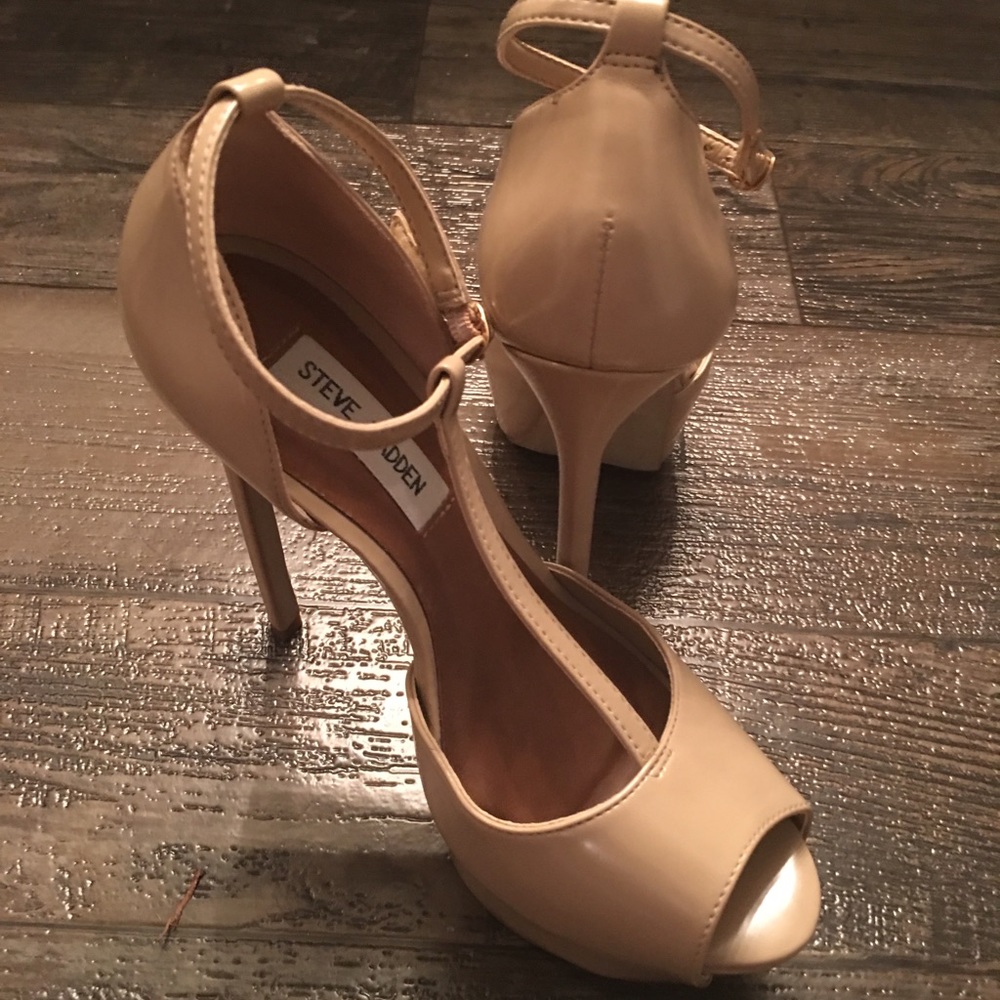 Steve Madden Peep Toe