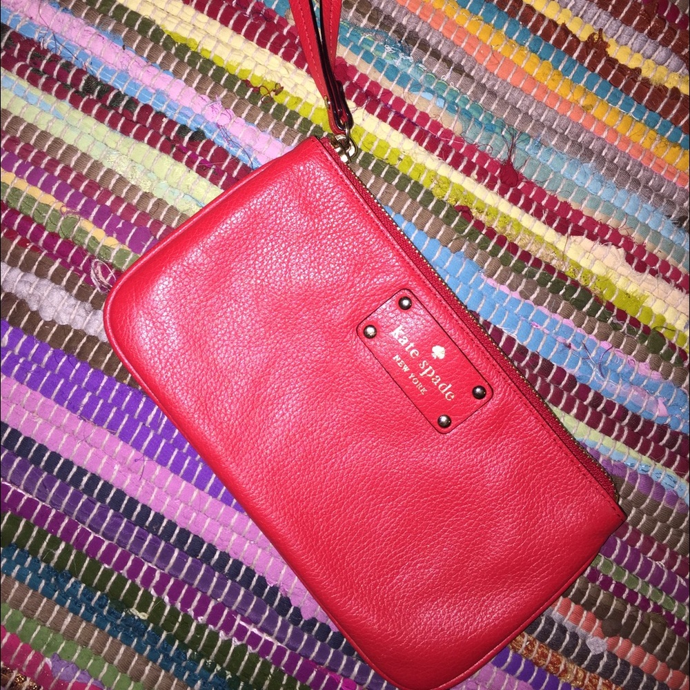 LAST CHANCE! Kate spade wristlet