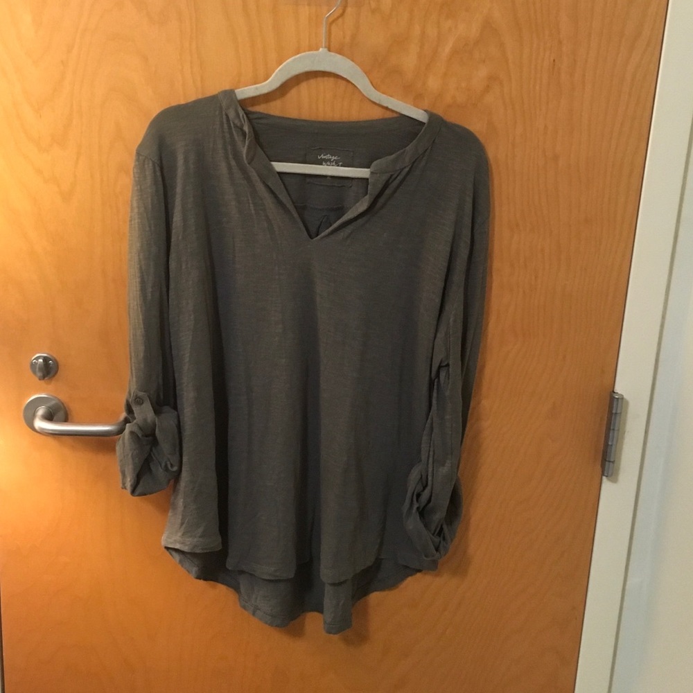 🚨FINAL PRICE DROP🚨 Army green t-shirt