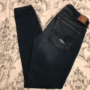 Distressed skinny jeans