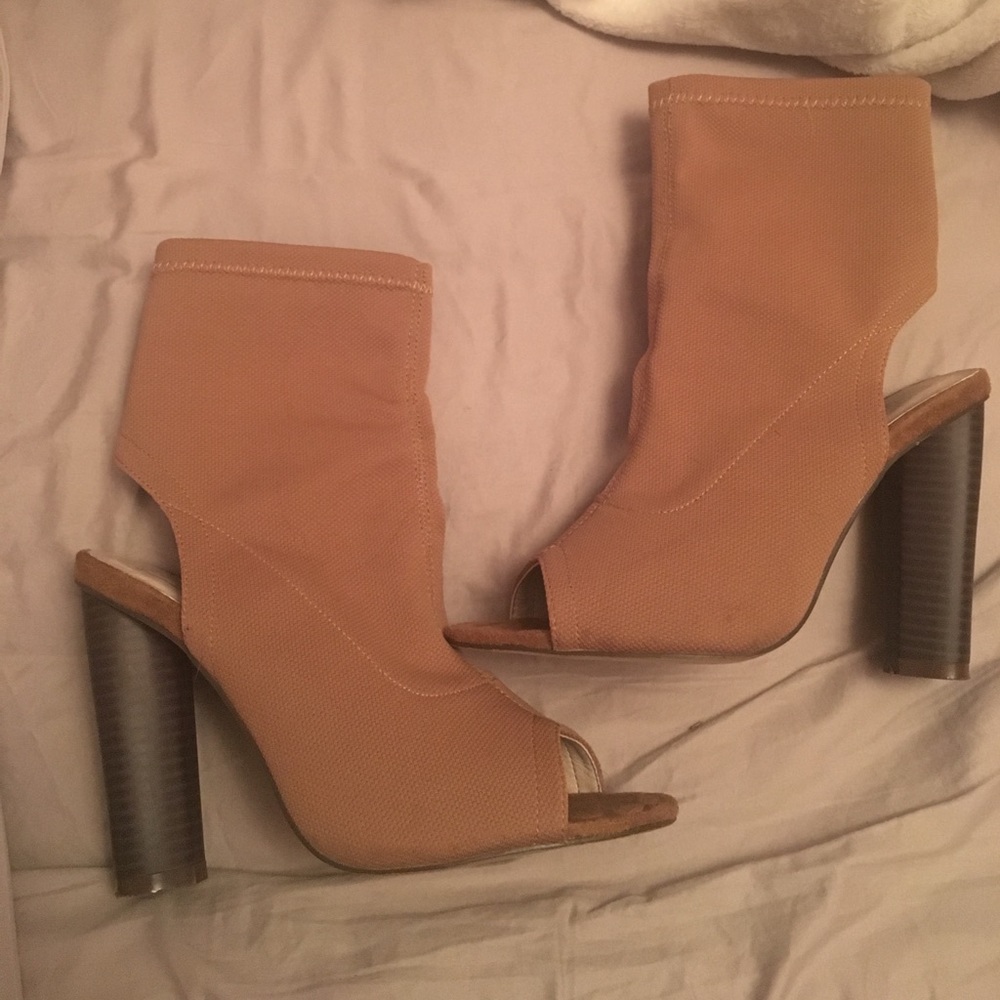 Lola shoetique heels .