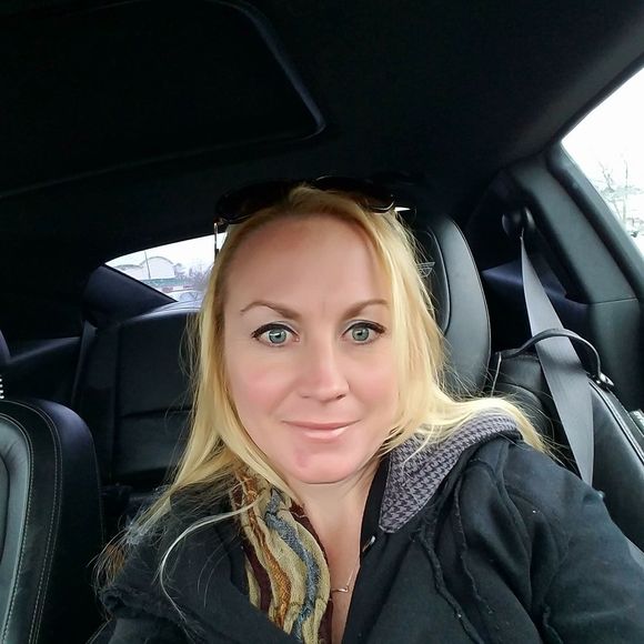 Meet your Posher, Christina - Picture 1 of 1