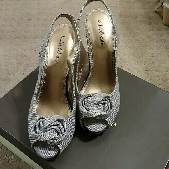 Kelly and katie brown with gold stripes. - Picture 2 of 2