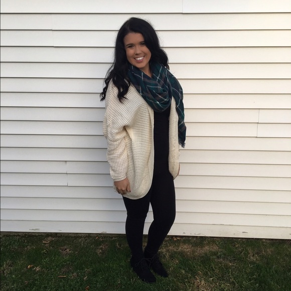 Meet Your Posher, Katlyn - Picture 2 of 4