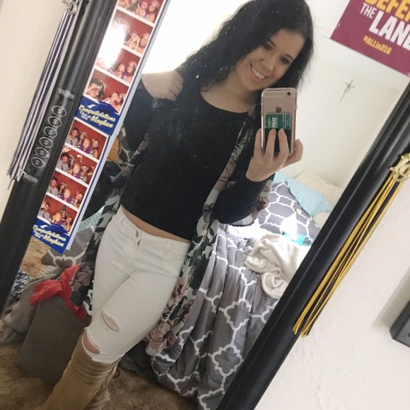 Meet Your Posher, Katlyn - Picture 3 of 4