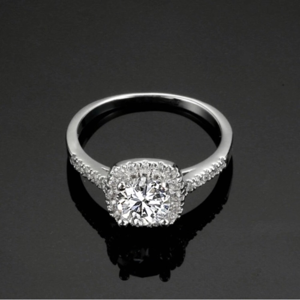 🌸BEAUTIFUL engagement ring with halo - Picture 6 of 8