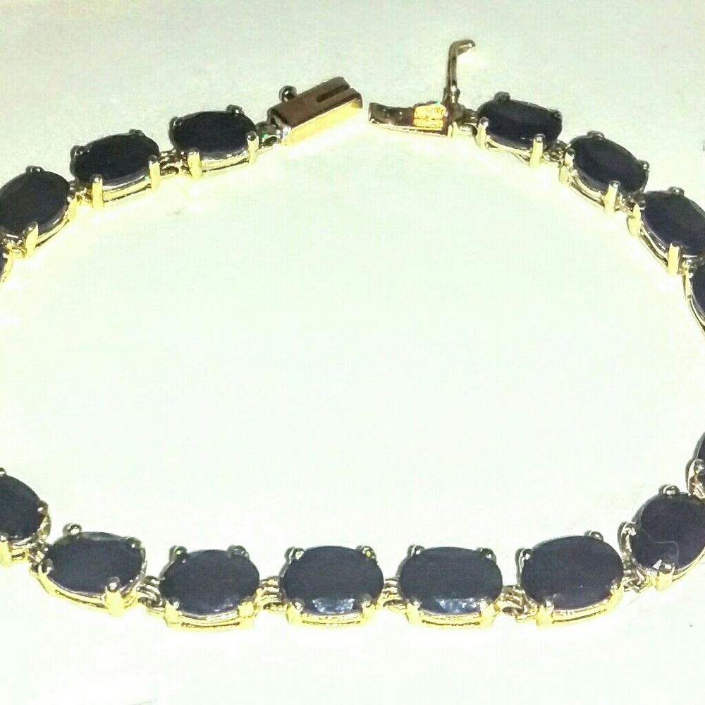 +19CTW of Genuine Blue Sapphire on Gold
