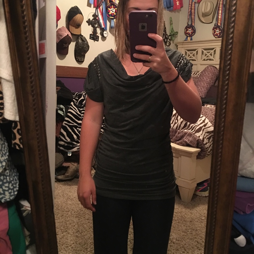 Super cute gathering shirt