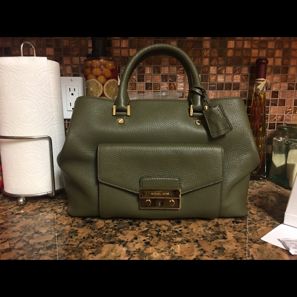 100% authentic Michael Kors cross body bag