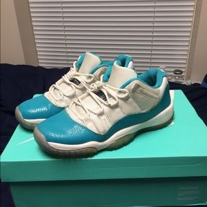 Air Jordan 11 Low "Aquas"