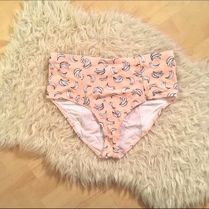 High waisted bikini bottoms.. sh*t is bananas!