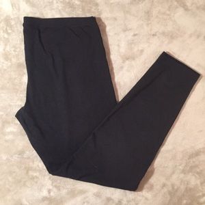 HUE Black Leggings