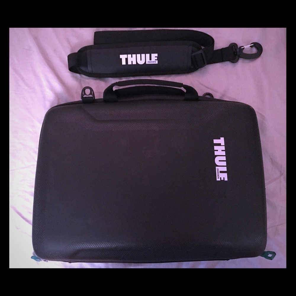 hard back laptop carrying case with strap.