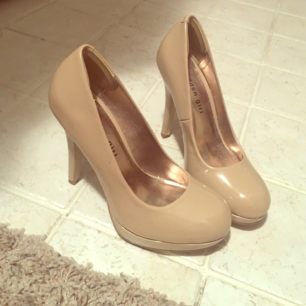 SOLD⚠️‼️Steve Madden Nude Heels
