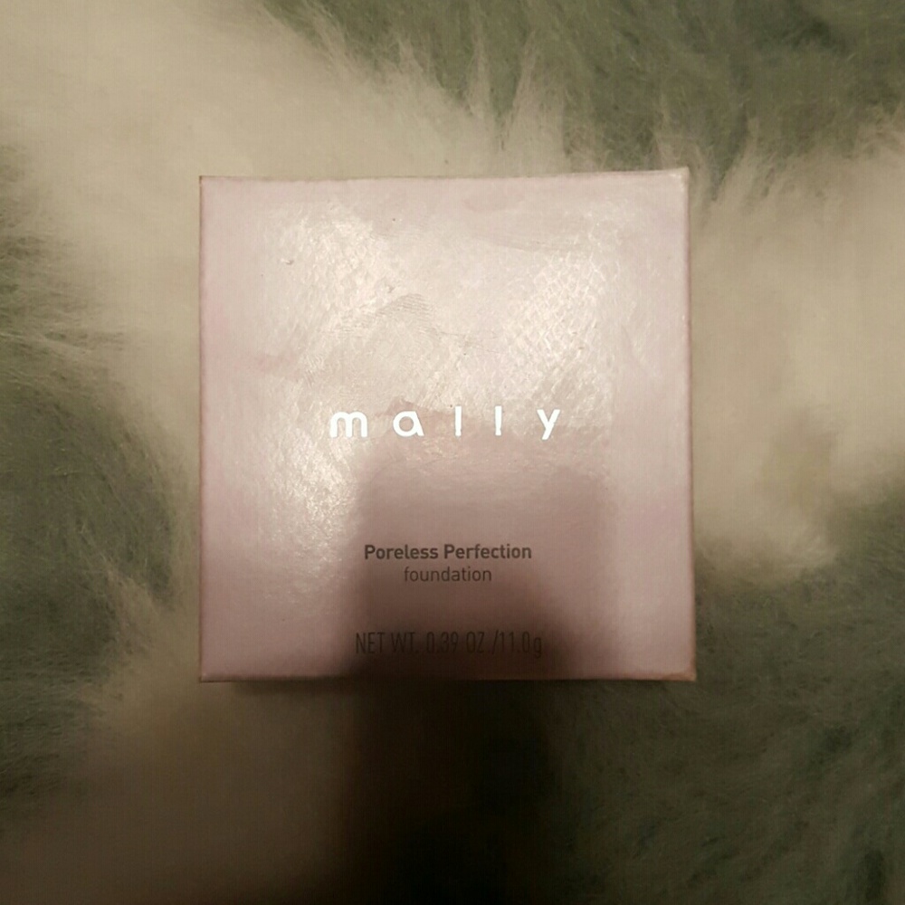 Mally Beauty poreless Perfection powder Foundation