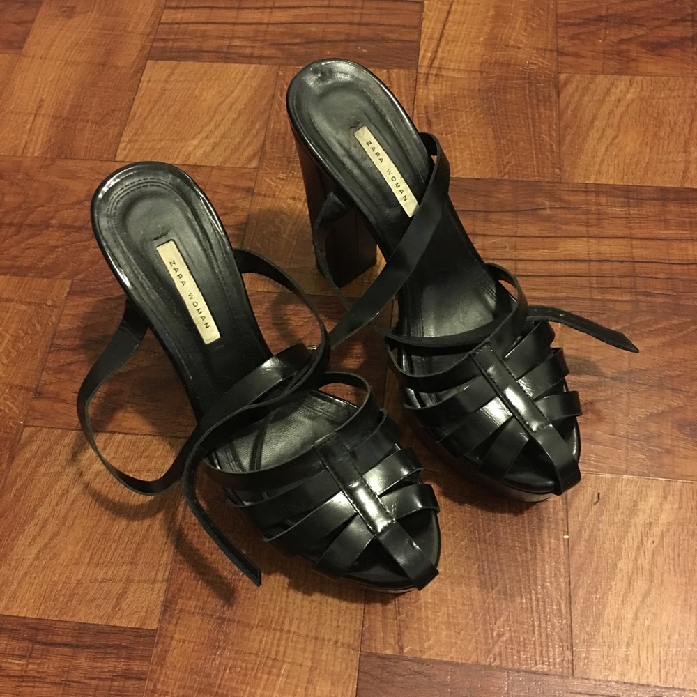 Feel sexy in this lovely scars shoes