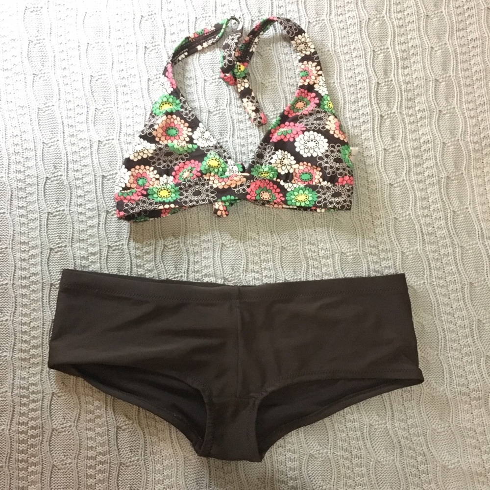 🌺 Boy short swimsuit bottoms & floral halter top