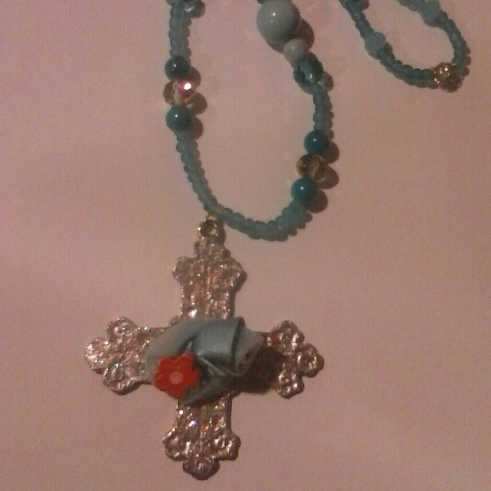 Cross stretchable flowers choker necklace