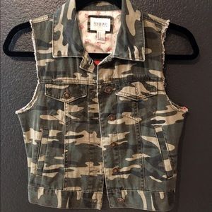 camo denim vest size small