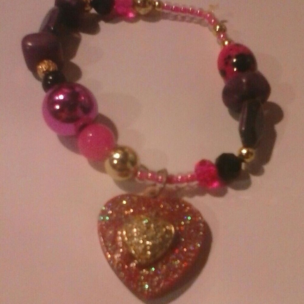 Large heart pendant stretch bracelet
