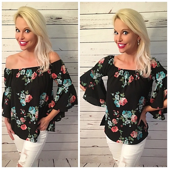 Black bell sleeve on/off shoulder top! - Picture 2 of 3