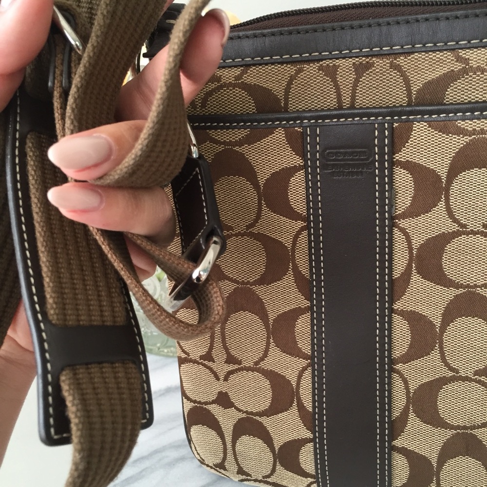Classic Coach messenger bag