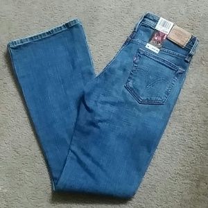 NWT 518 juniors Levis