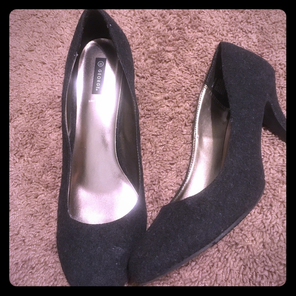 Size 10 3 Inch Heels in Suede Charcoal Gray