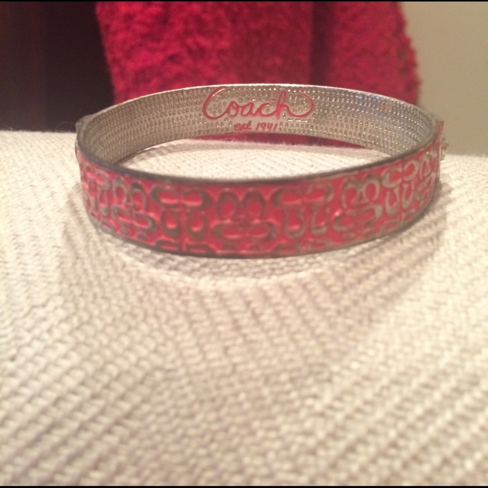 Cute pink bangle !!