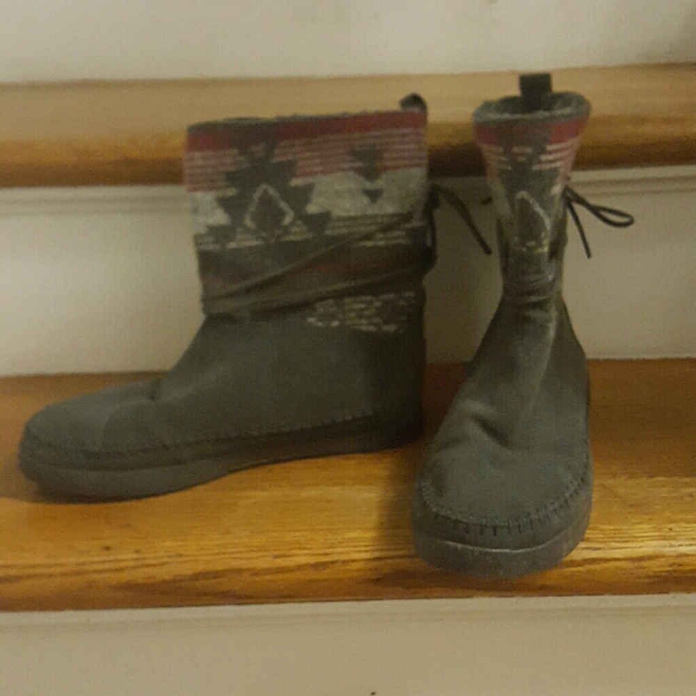 TOMS Nepal style boots