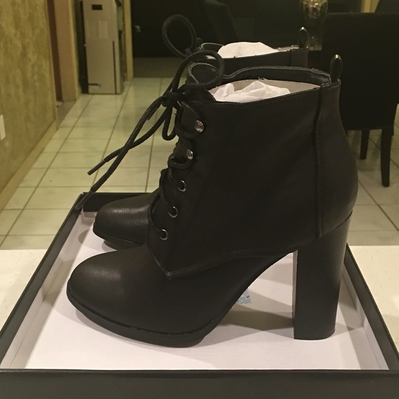 🌺💕ModCloth Blk Lace Up Heeled Bootie💕🌺 - Picture 3 of 4