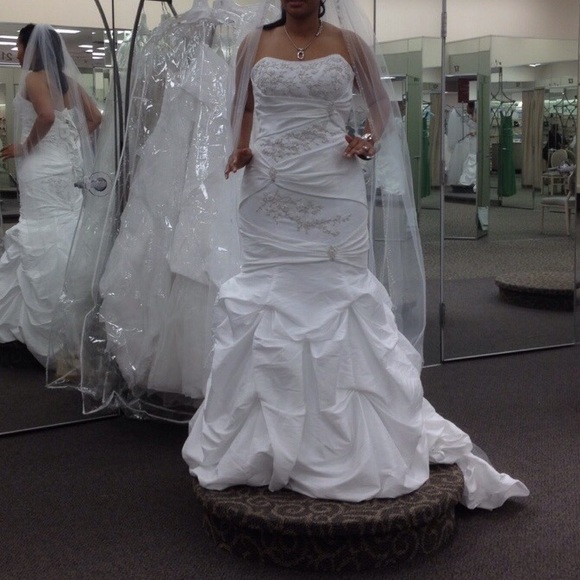 Wedding dress size 10 altered. - Picture 2 of 3