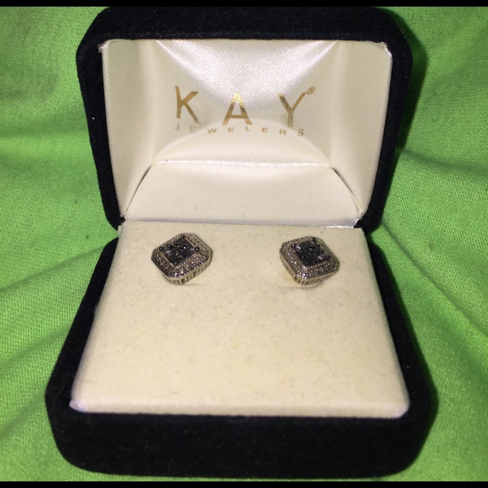 ‼️SALE ‼️✨ Ladies stud Earrings ✨