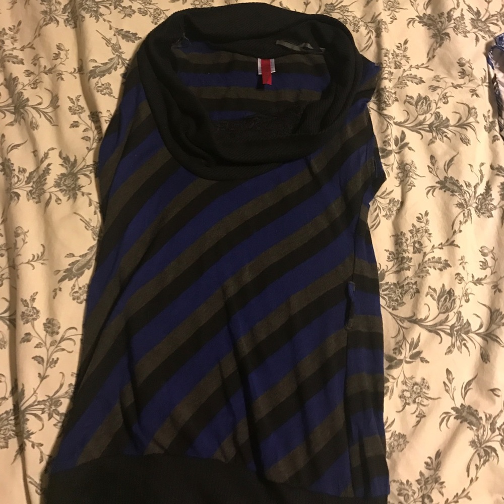 Sleeveless sweater top
