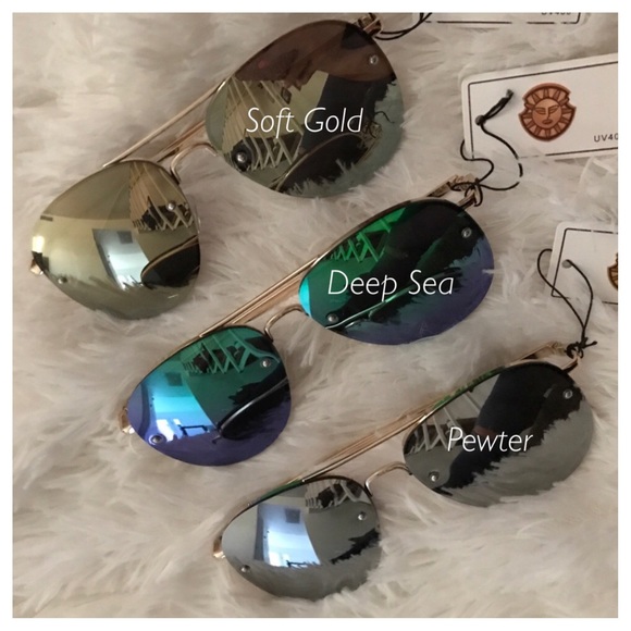 NEW | WOMENS REFLECTIVE AVIATORS GOLD FRAME - Picture 3 of 8