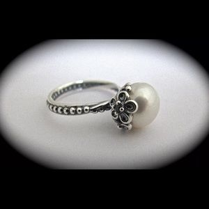 Pandora pearl ring size 6