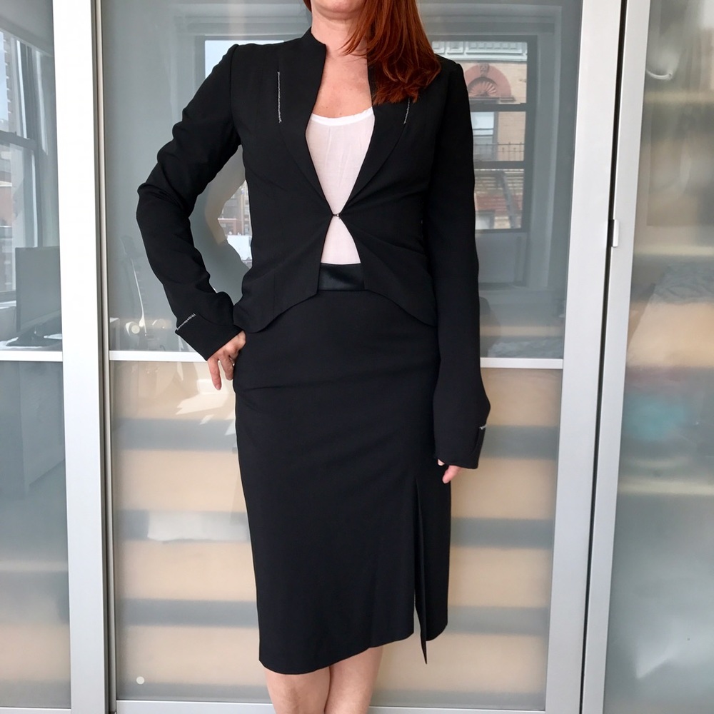Modern 2pc stretch wool suit with contrast stitch