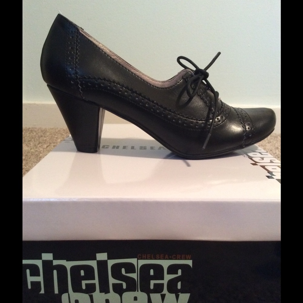 Chelsea Crew Black Mission Pump