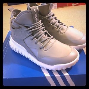 Adidas tubular. Very good condition