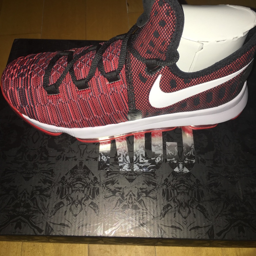 SOLD 🎉🎉🎉.    Big Kid KD