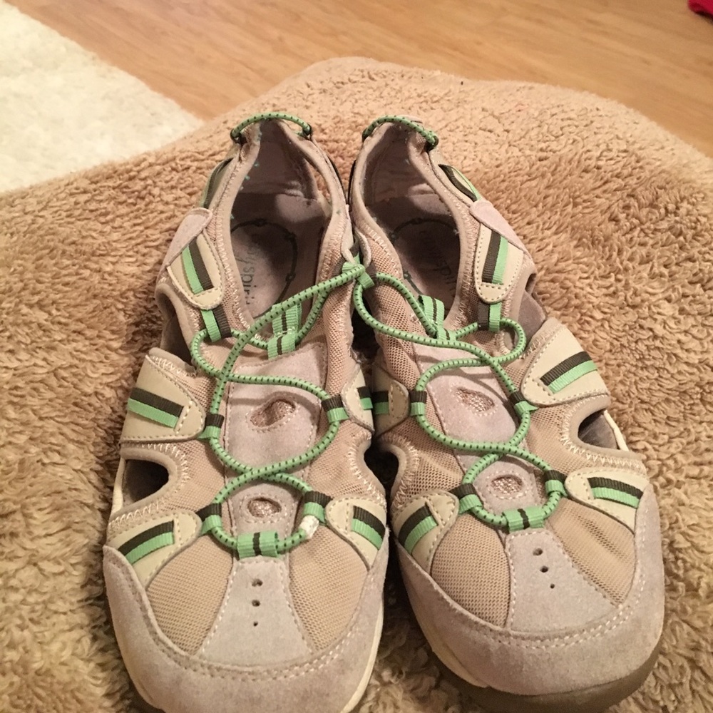 Women's walking shoes