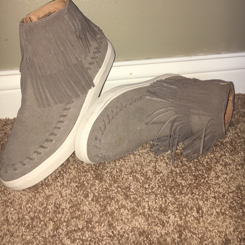Suede Fringe Shoes!!