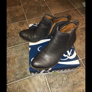 Lucky Booties sz 8 gunmetal grey