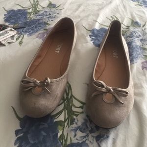 Grey flats, size 7.5, barely used, like new