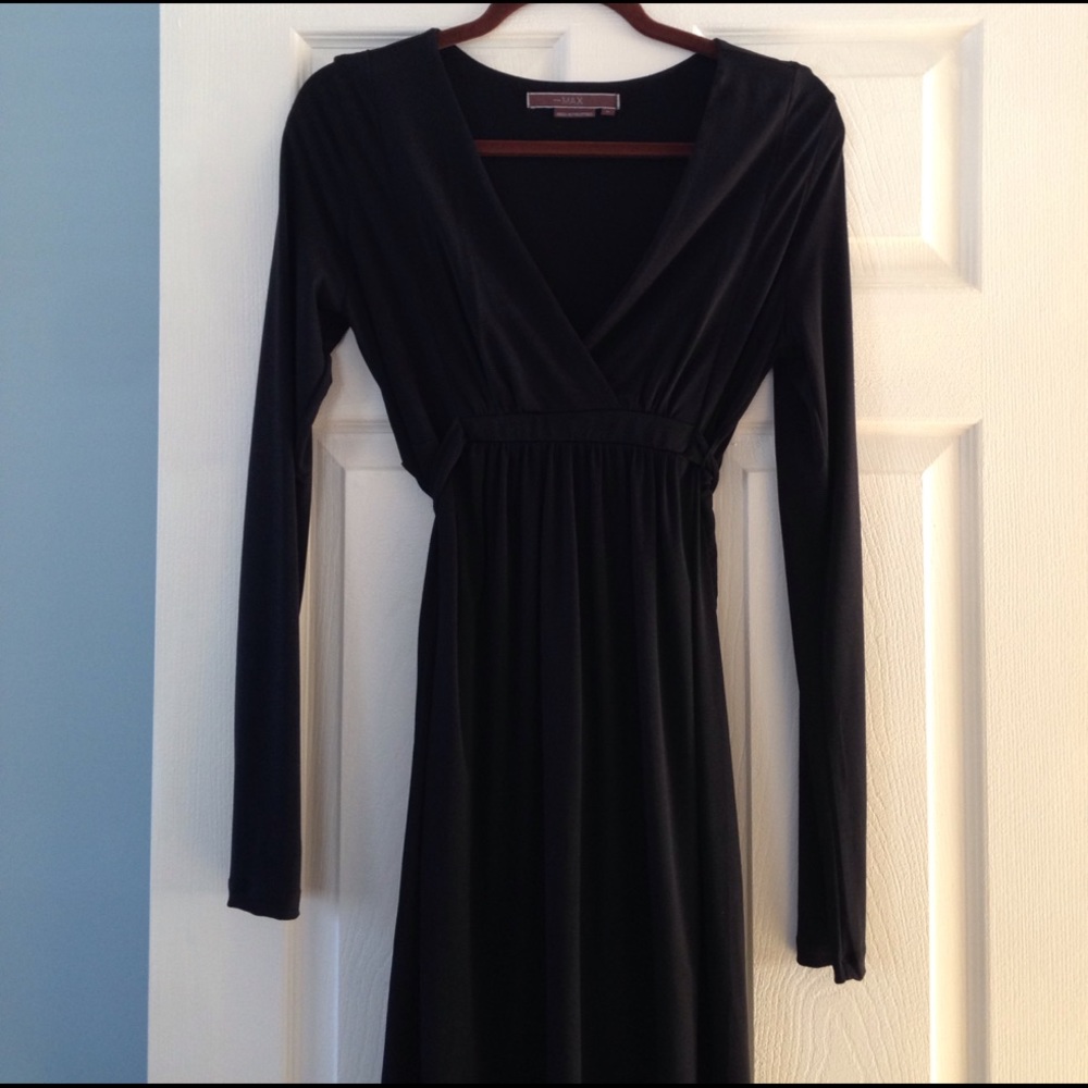 To the max black dress size medium. Never worn.