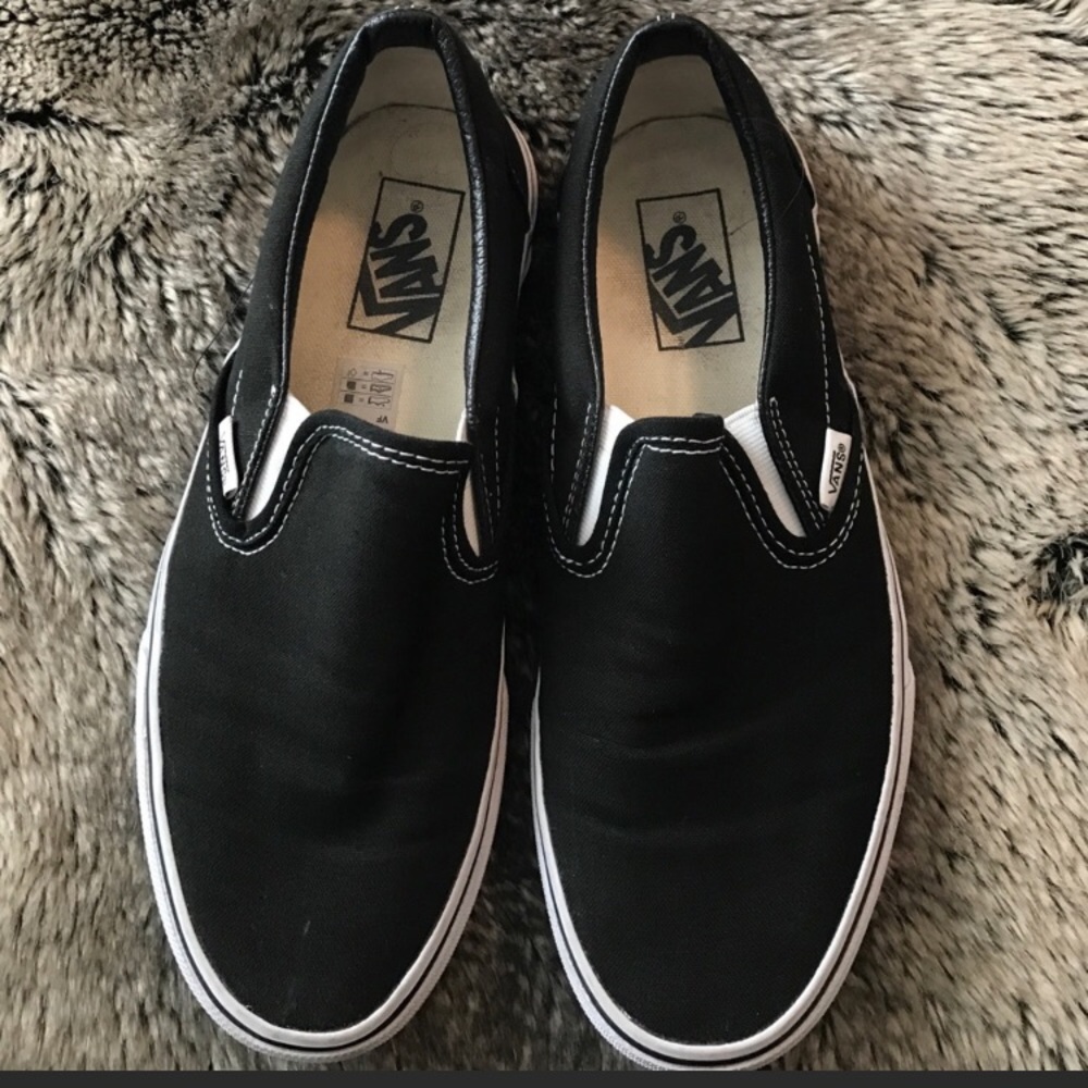 Black canvas vans