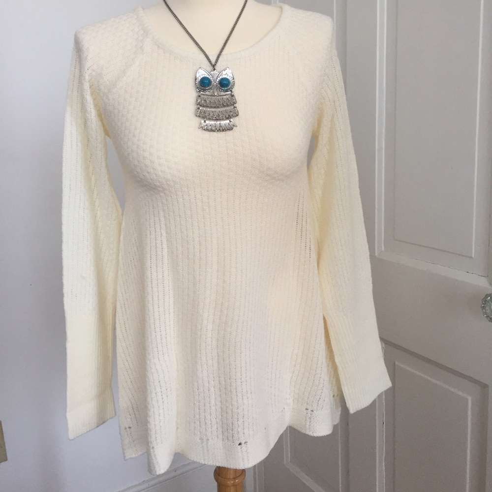 NWOT Cream/off-white thin sweater 100% acrylic M
