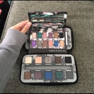 Urban Decay's Shadow Box & Smoked palette